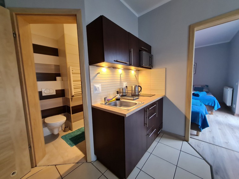 Apartament — aneks, łazienka i sypialnia